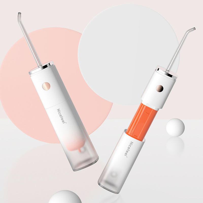 Flosser น้ำไร้สายโซนิคแบบพกพาแบบชาร์จทำความสะอาดได้ล้ำลึกด้วยหัวฉีดสี่หัว